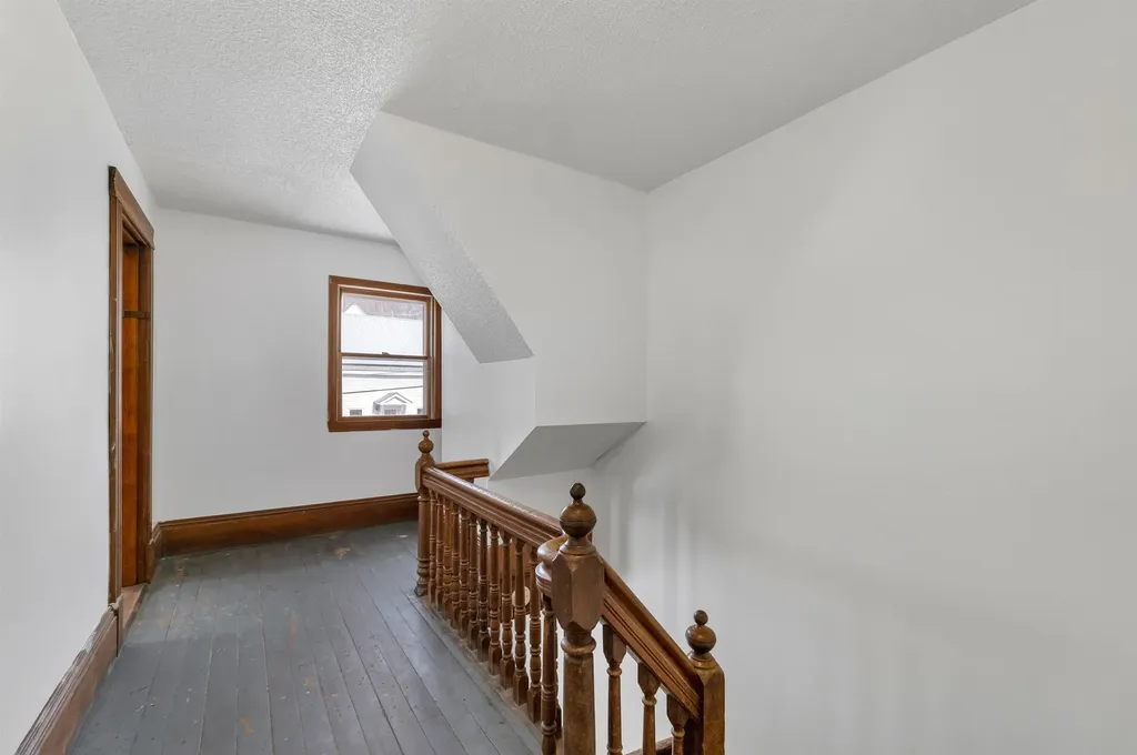 12 Washington Street Ashland NH 03217