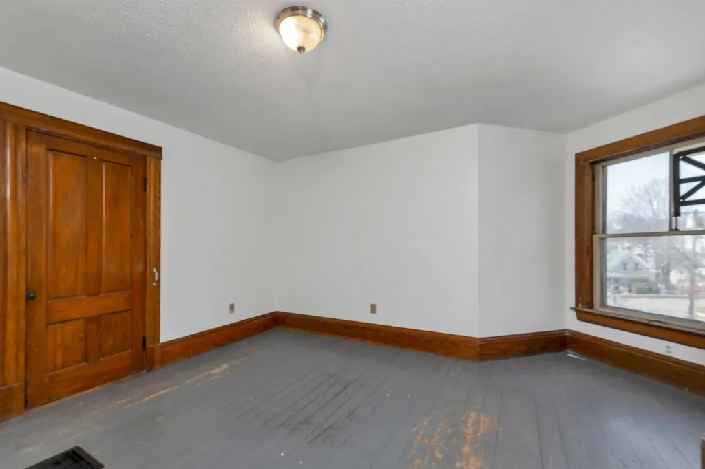 12 Washington Street Ashland NH 03217