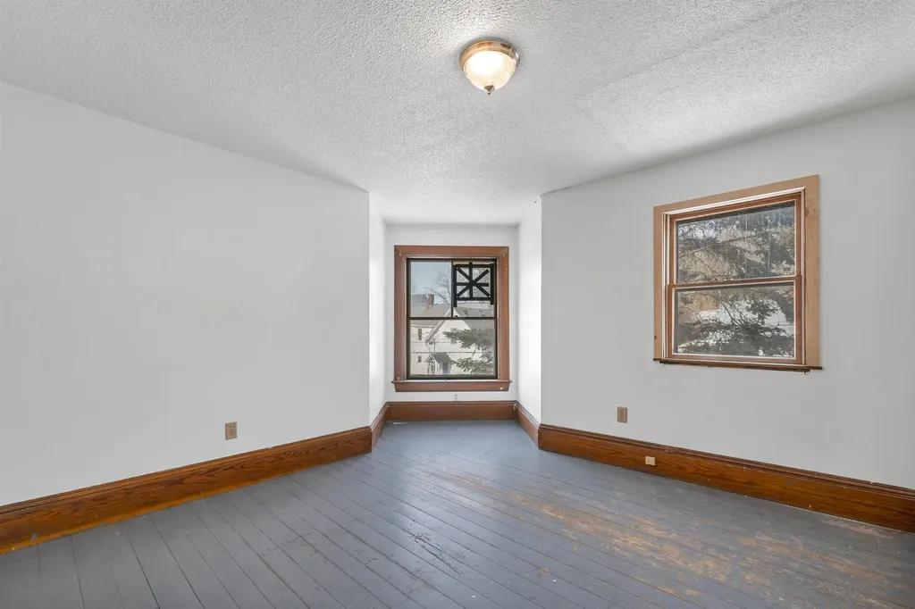 12 Washington Street Ashland NH 03217