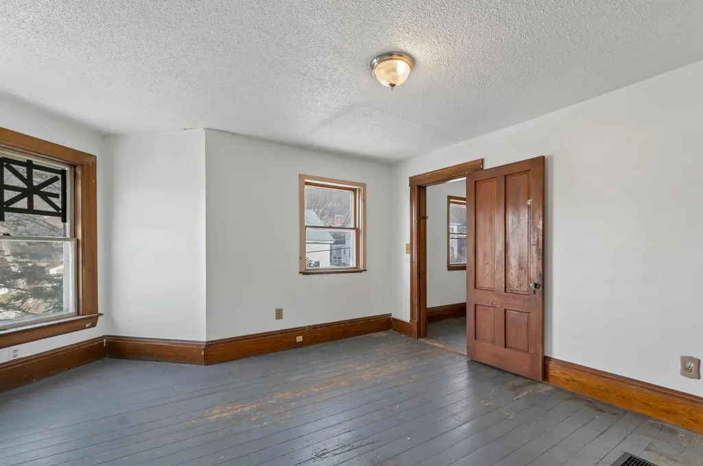 12 Washington Street Ashland NH 03217