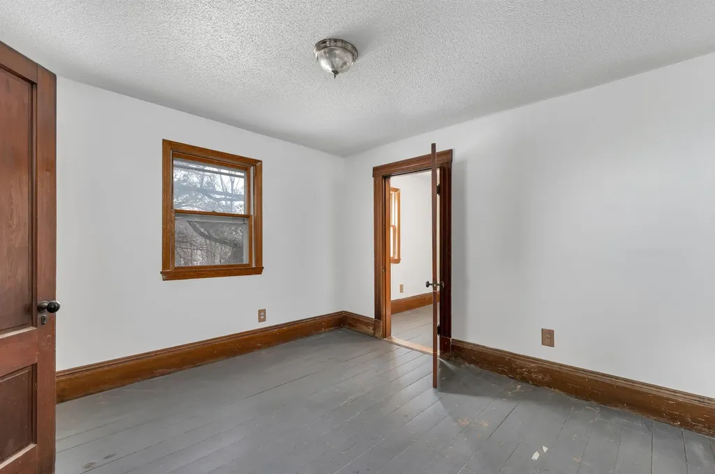 12 Washington Street Ashland NH 03217