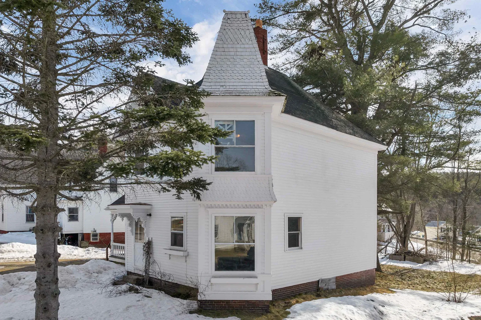 12 Washington Street Ashland NH 03217