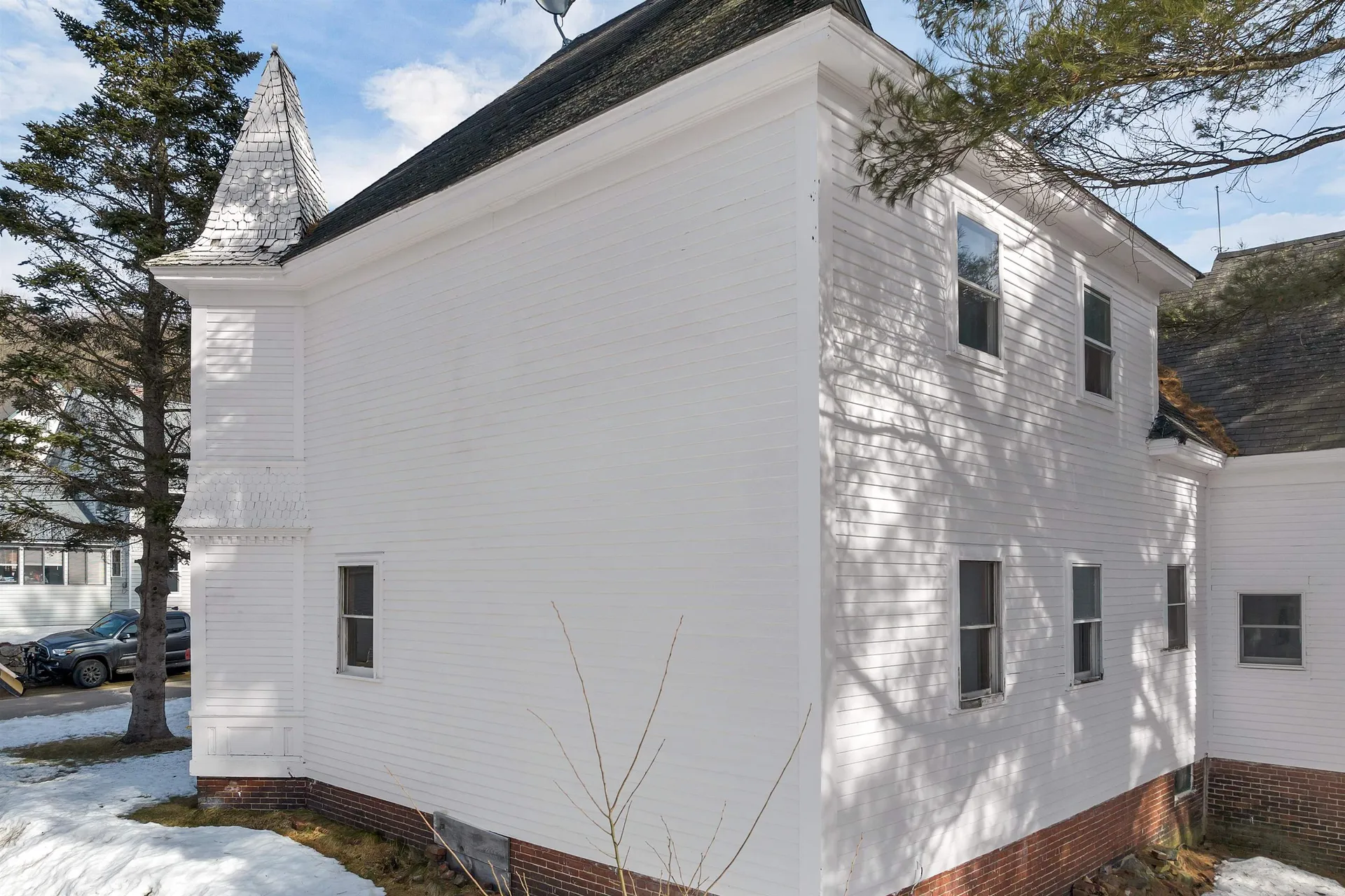 12 Washington Street Ashland NH 03217