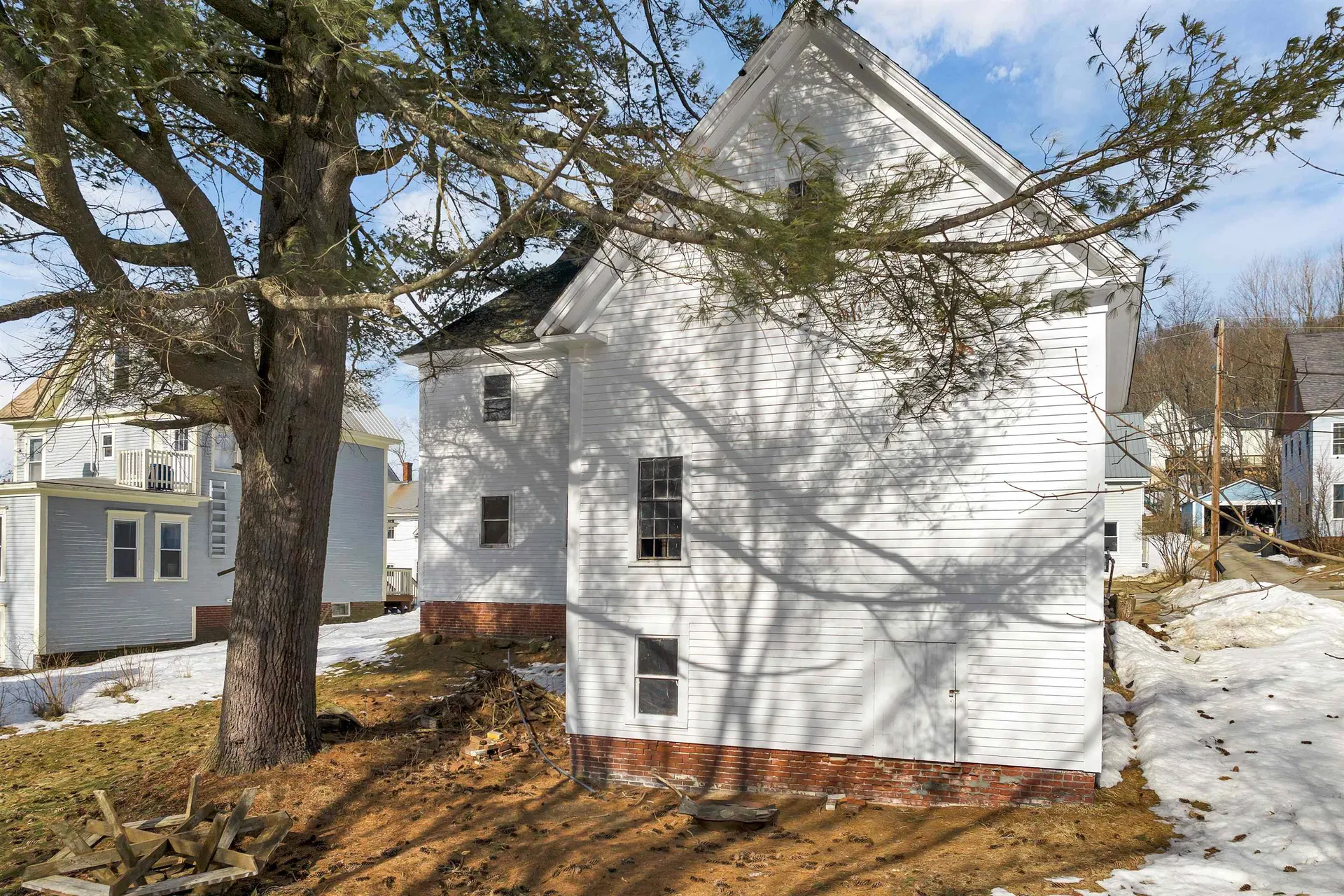 12 Washington Street Ashland NH 03217