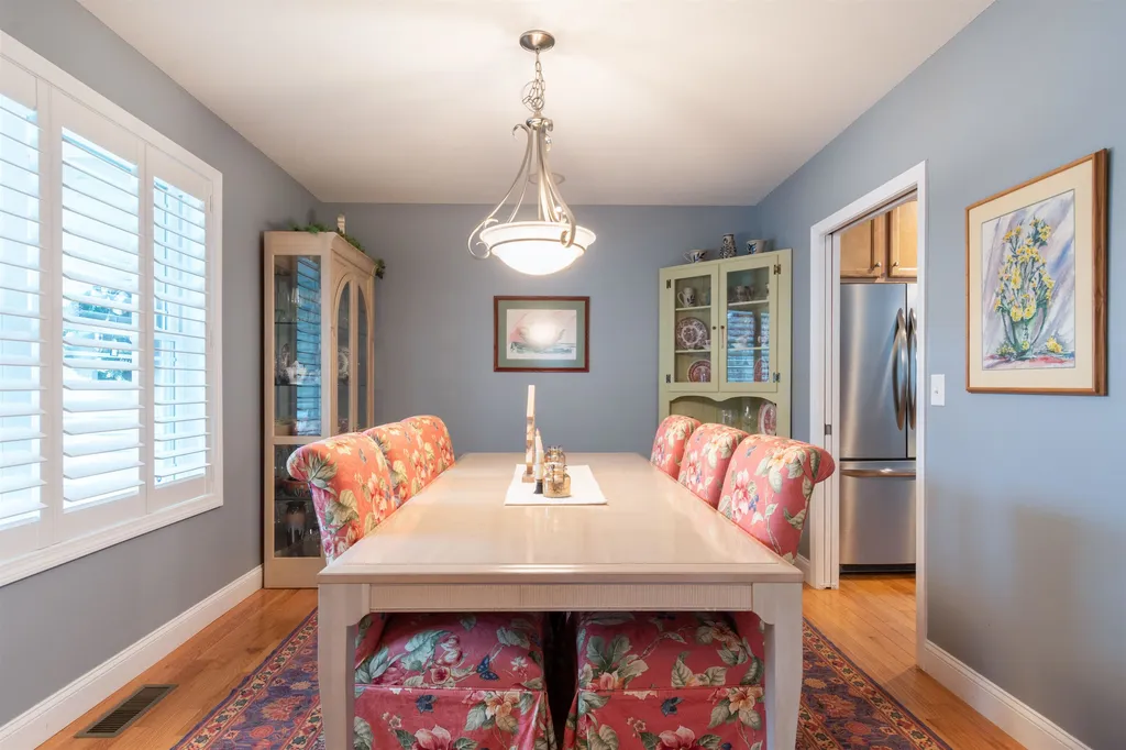19 Pilgrim Circle Nashua NH 03063