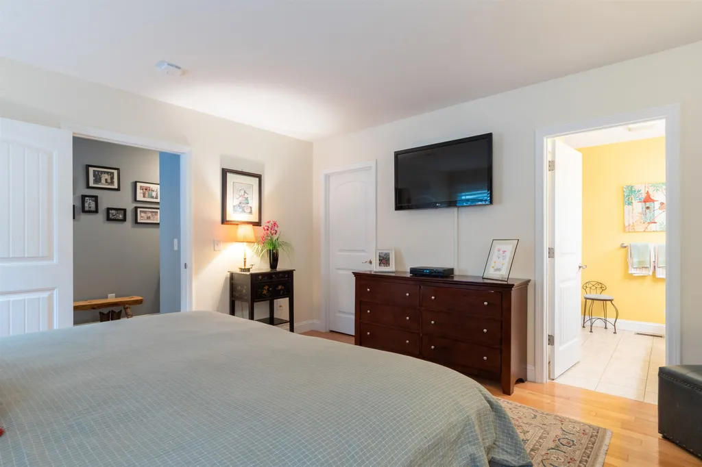 19 Pilgrim Circle Nashua NH 03063