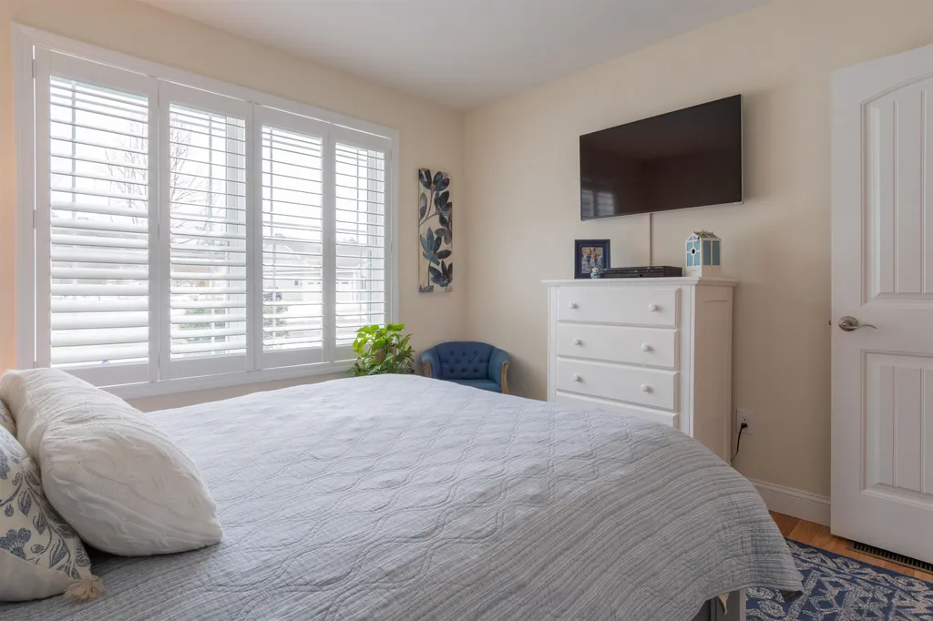 19 Pilgrim Circle Nashua NH 03063