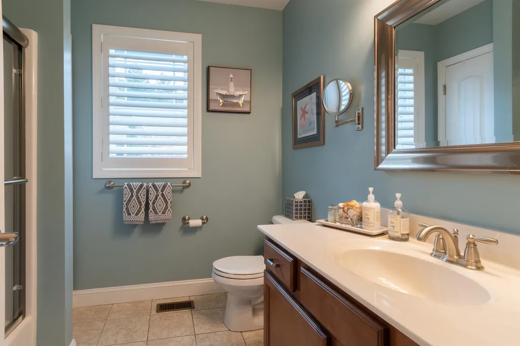 19 Pilgrim Circle Nashua NH 03063