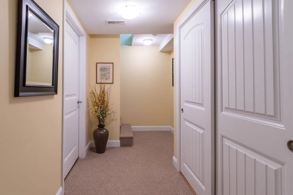 19 Pilgrim Circle Nashua NH 03063