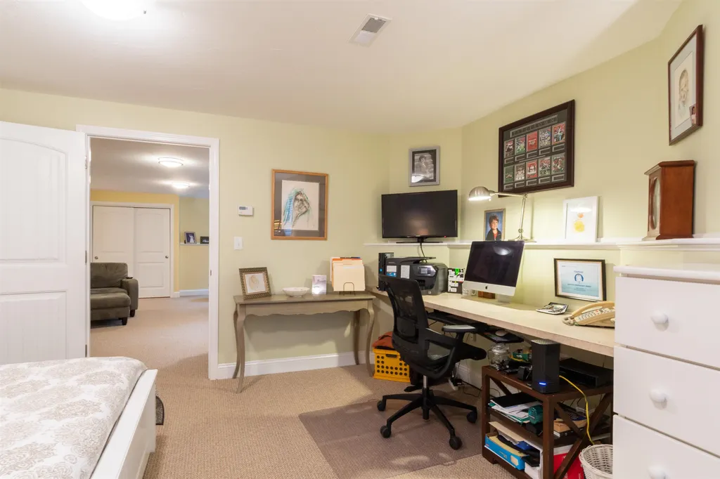 19 Pilgrim Circle Nashua NH 03063