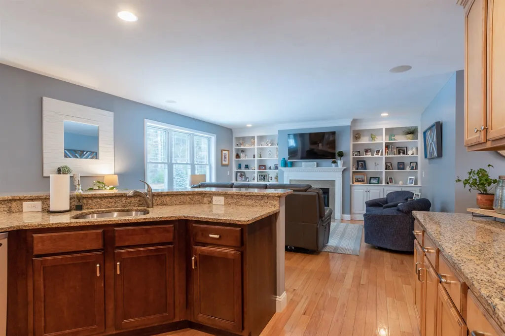 19 Pilgrim Circle Nashua NH 03063