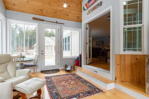 19 Pilgrim Circle Nashua NH 03063