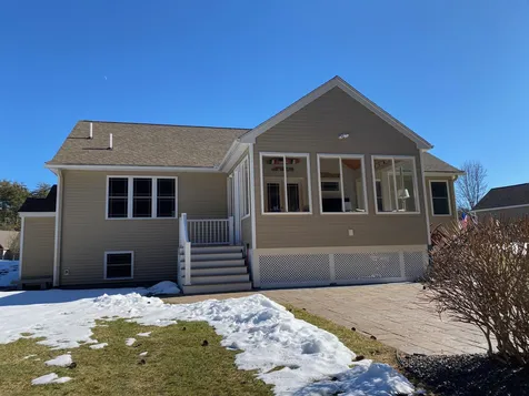 19 Pilgrim Circle Nashua NH 03063