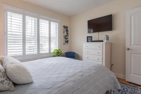 19 Pilgrim Circle Nashua NH 03063