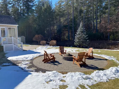19 Pilgrim Circle Nashua NH 03063