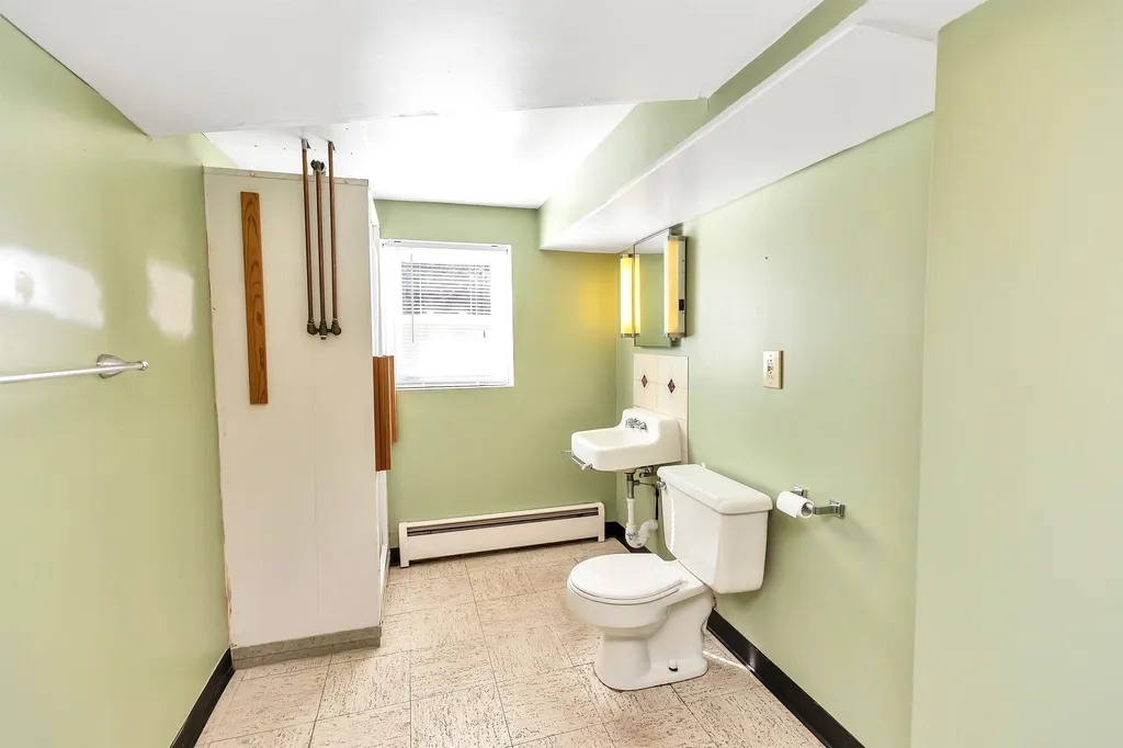 616 Coral Avenue Manchester NH 03104