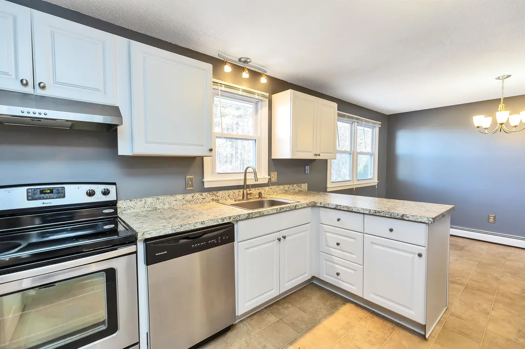 616 Coral Avenue Manchester NH 03104