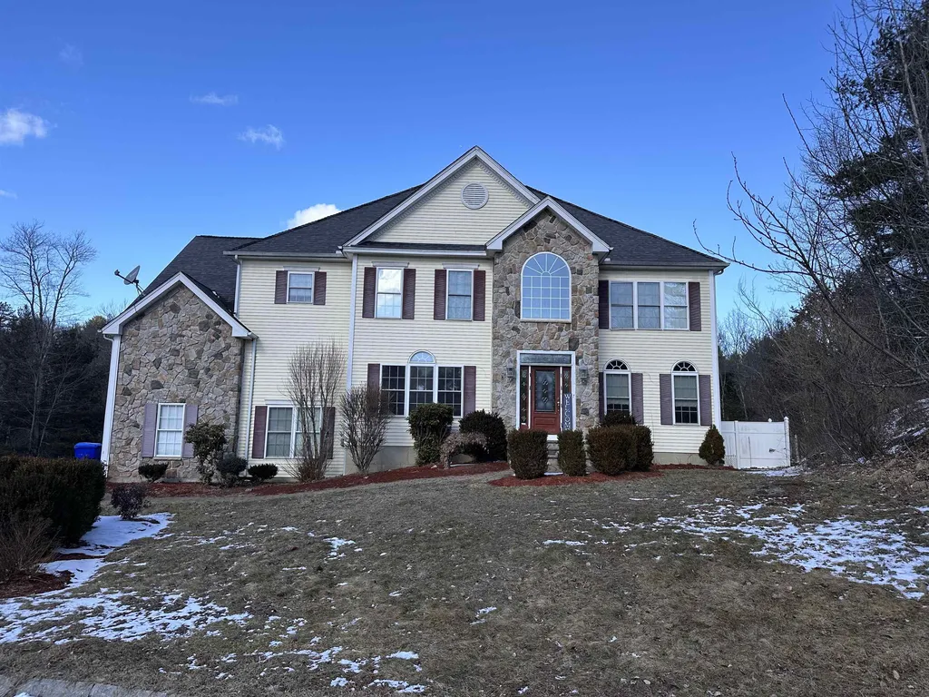 7 Gates Lane Hudson NH 03051