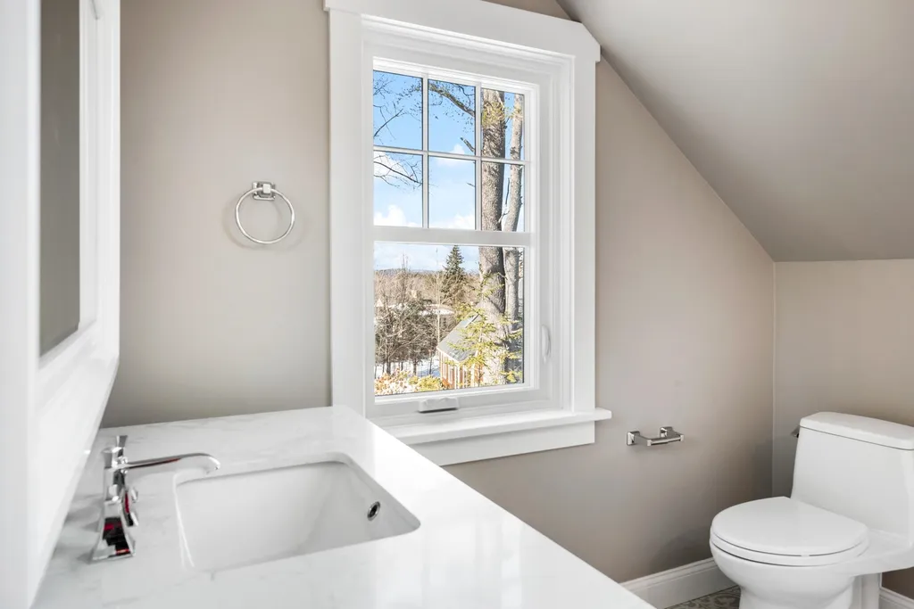 94 Northwood Lane New London NH 03257