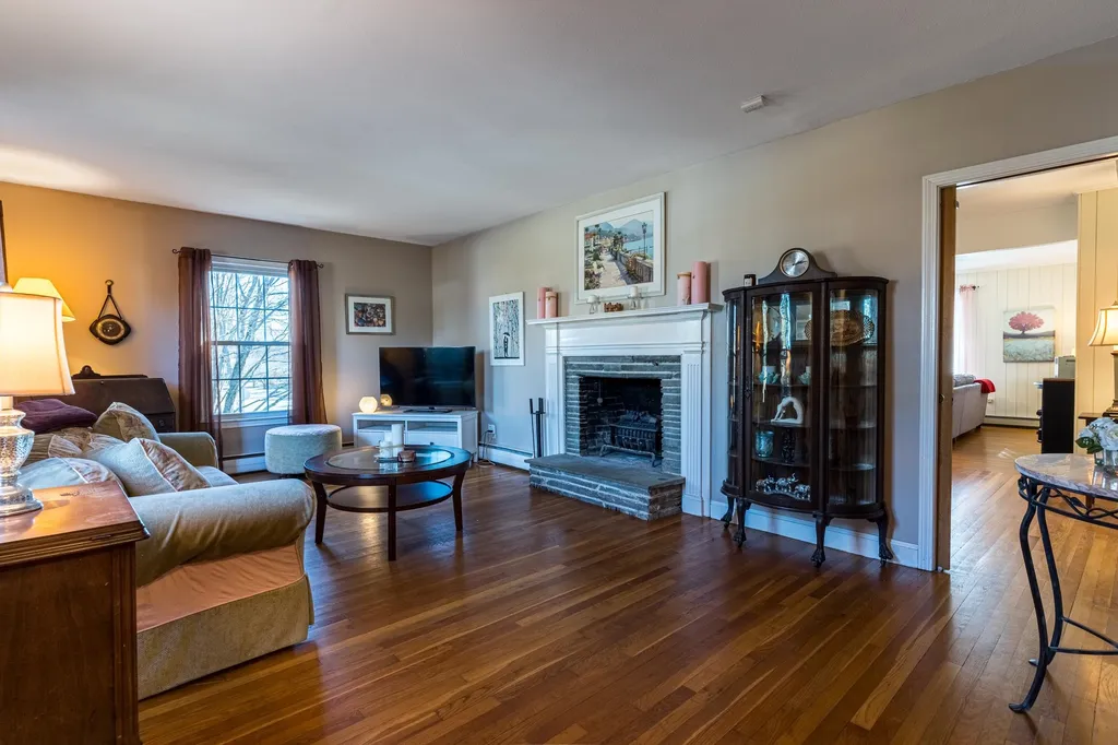 2 Seavey Street Hampton NH 03842