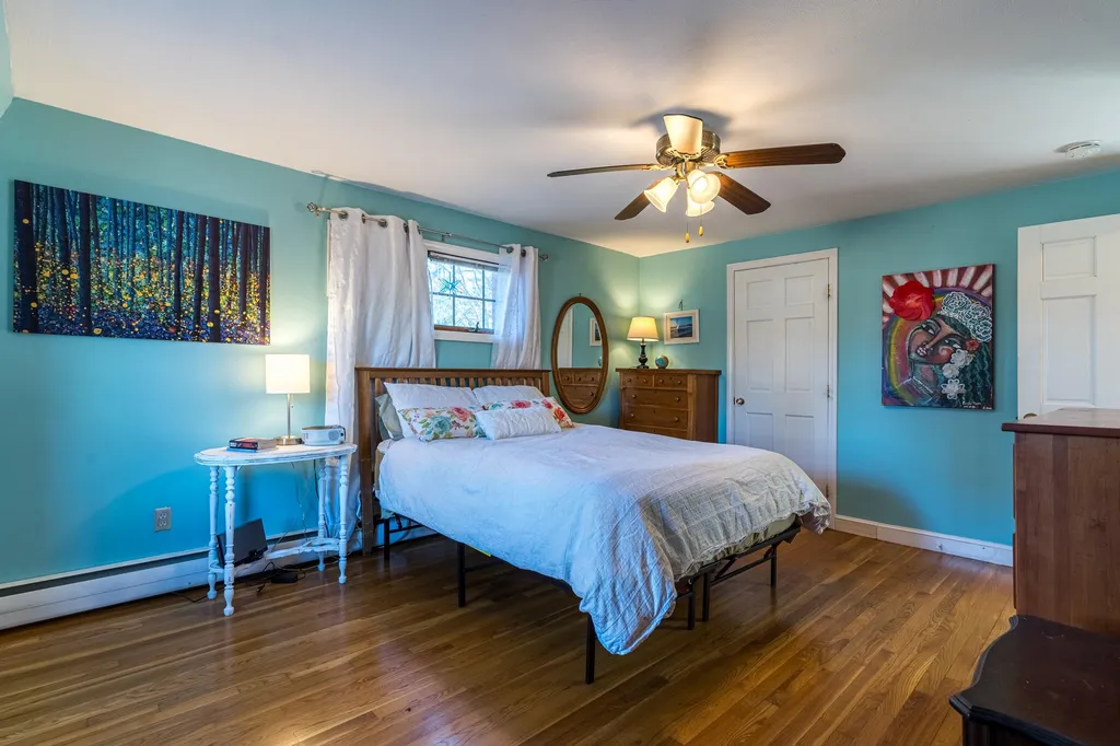2 Seavey Street Hampton NH 03842