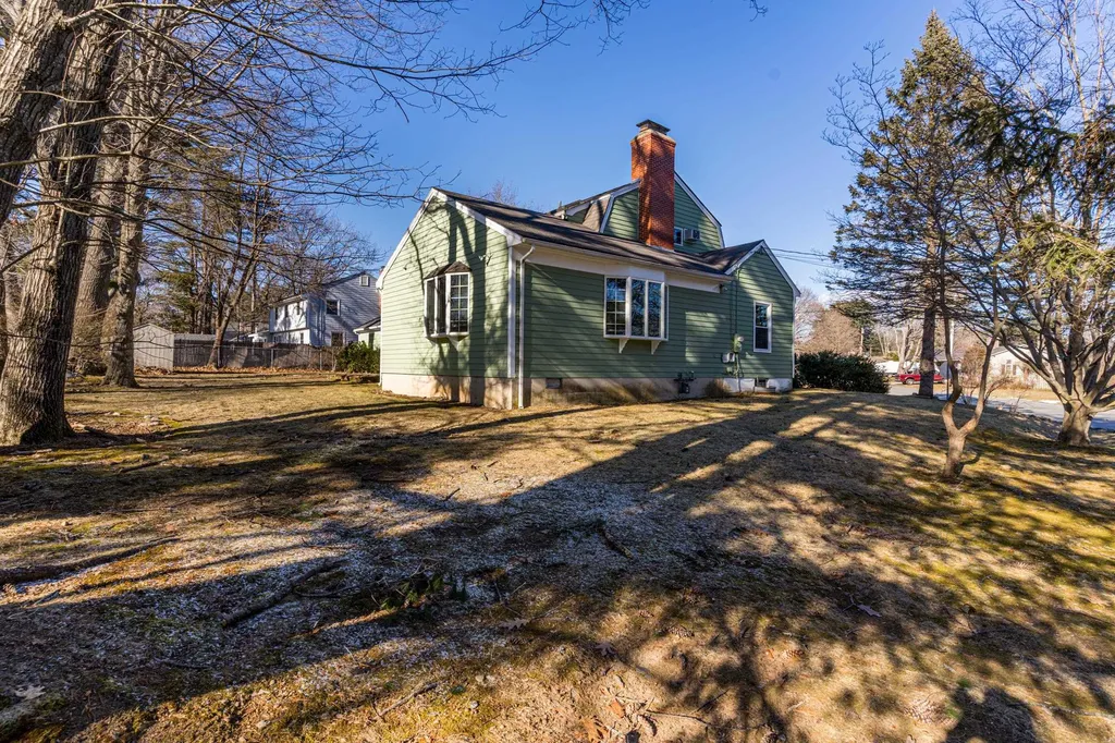 2 Seavey Street Hampton NH 03842