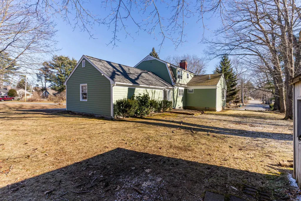 2 Seavey Street Hampton NH 03842