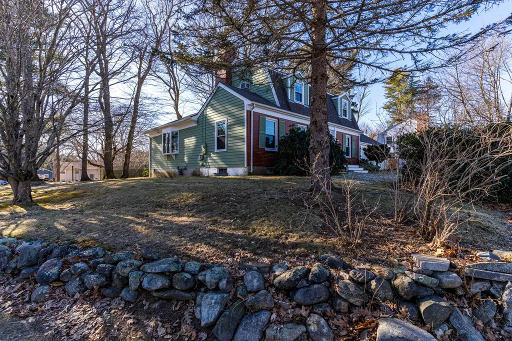 2 Seavey Street Hampton NH 03842