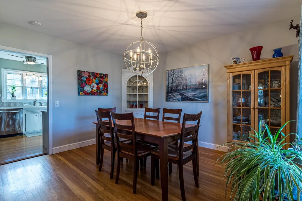 2 Seavey Street Hampton NH 03842