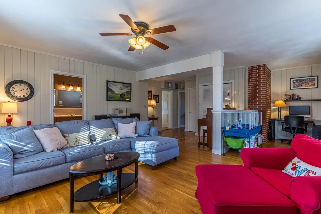 2 Seavey Street Hampton NH 03842