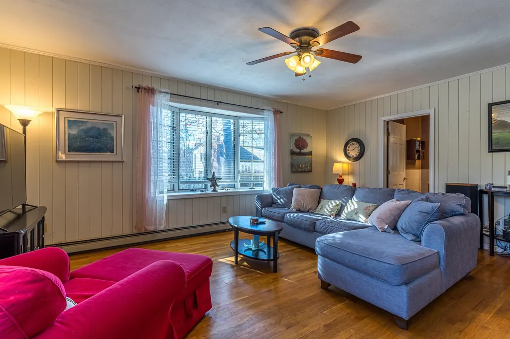 2 Seavey Street Hampton NH 03842