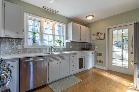2 Seavey Street Hampton NH 03842