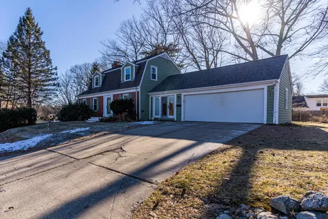 2 Seavey Street Hampton NH 03842