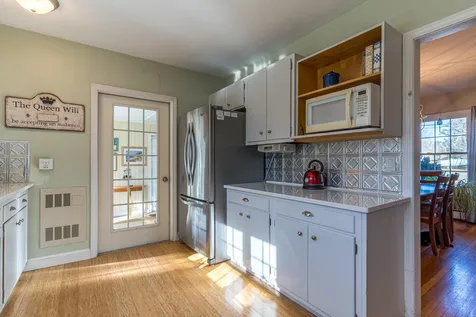 2 Seavey Street Hampton NH 03842