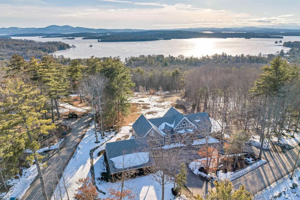 79 County Road Tuftonboro NH 03816