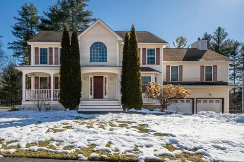 38 Hibiscus Way Nashua NH 03062