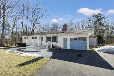 18 Hobbs Road North Hampton NH 03862
