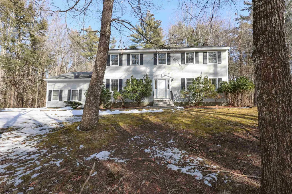 3 Colonel Daniels Drive Bedford NH 03110