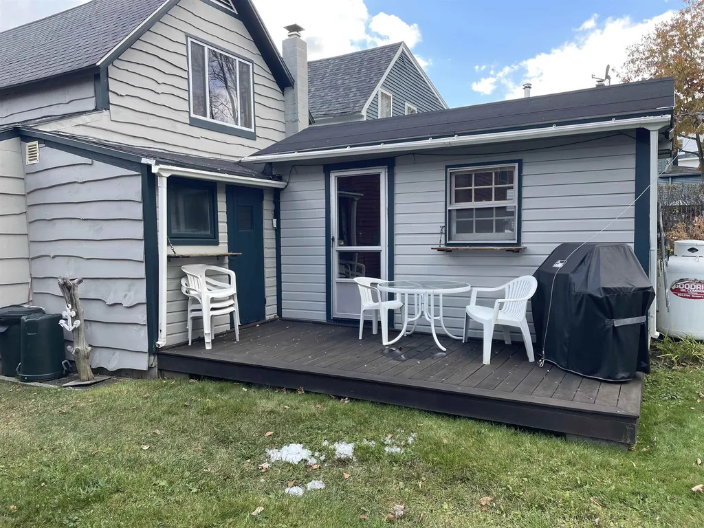 19 Washington Street Newbury NH 03255