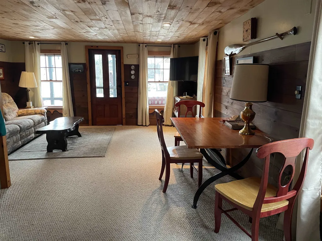 19 Washington Street Newbury NH 03255