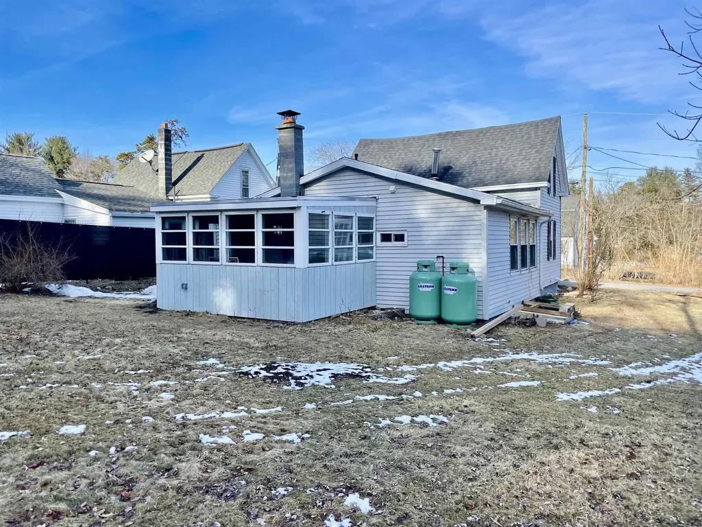9 Valley Street Derry NH 03038