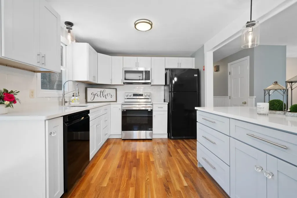 9 Blossom Road Windham NH 03087