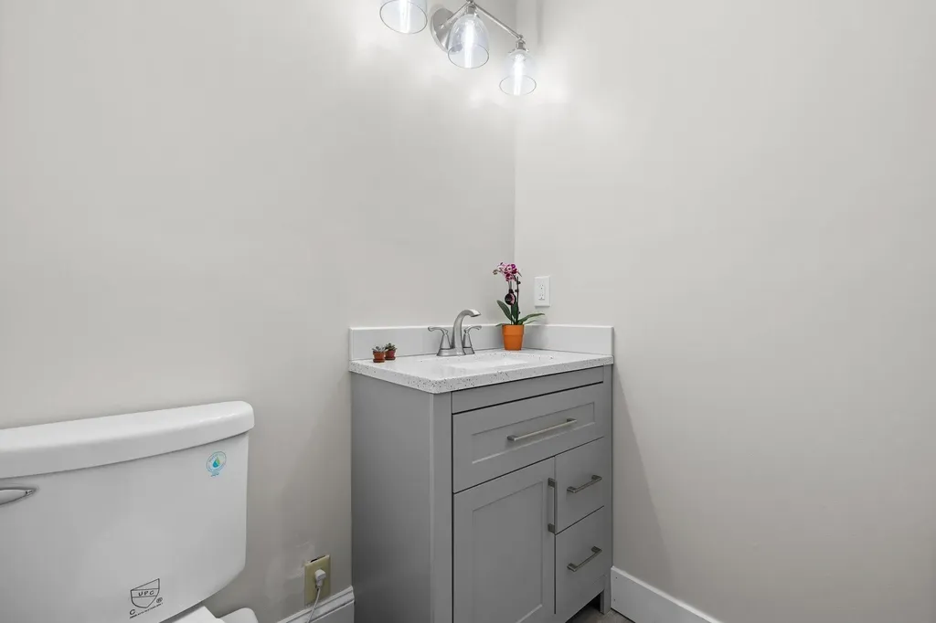 9 Blossom Road Windham NH 03087
