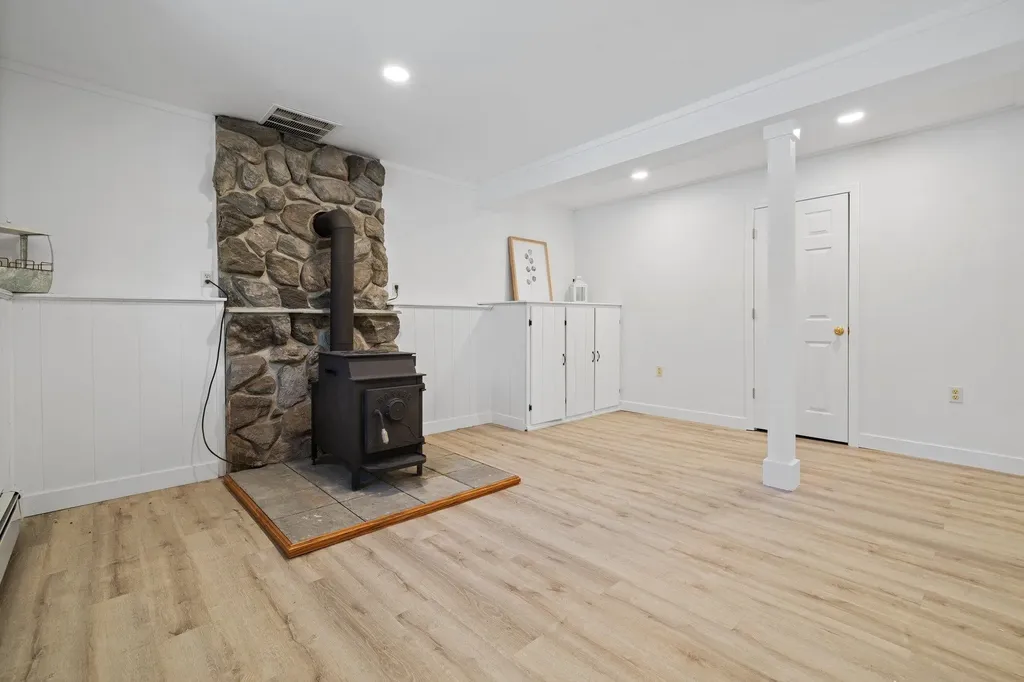9 Blossom Road Windham NH 03087
