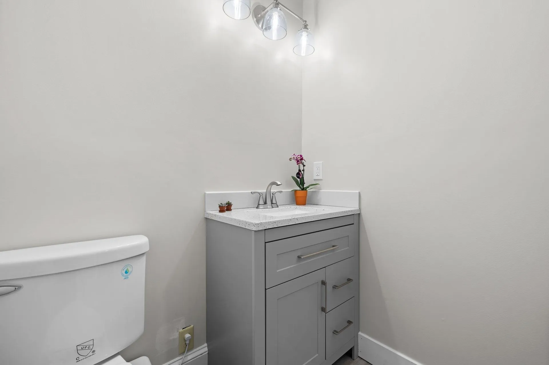 9 Blossom Road Windham NH 03087