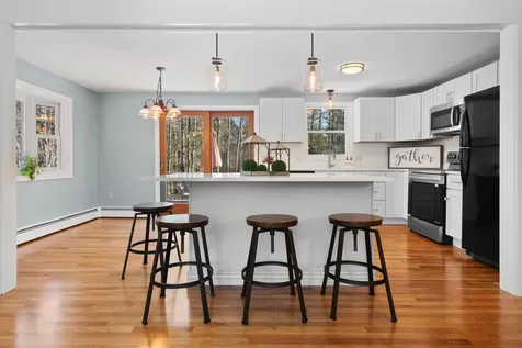 9 Blossom Road Windham NH 03087
