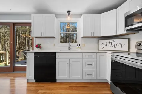 9 Blossom Road Windham NH 03087
