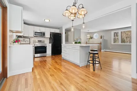 9 Blossom Road Windham NH 03087