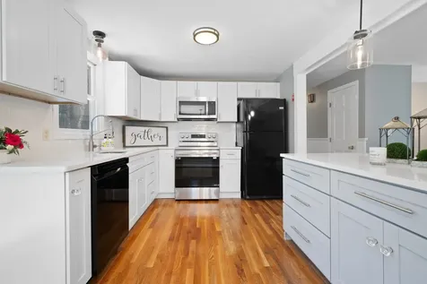 9 Blossom Road Windham NH 03087