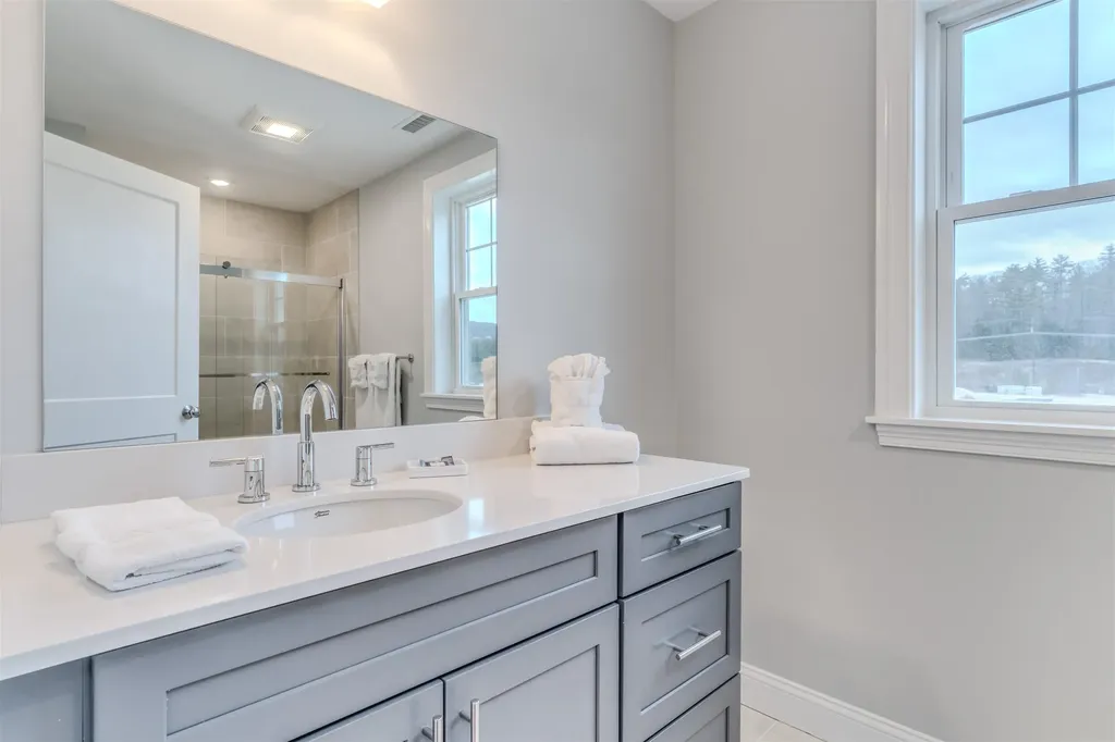 10 Benjamin Lane Thornton NH 03285